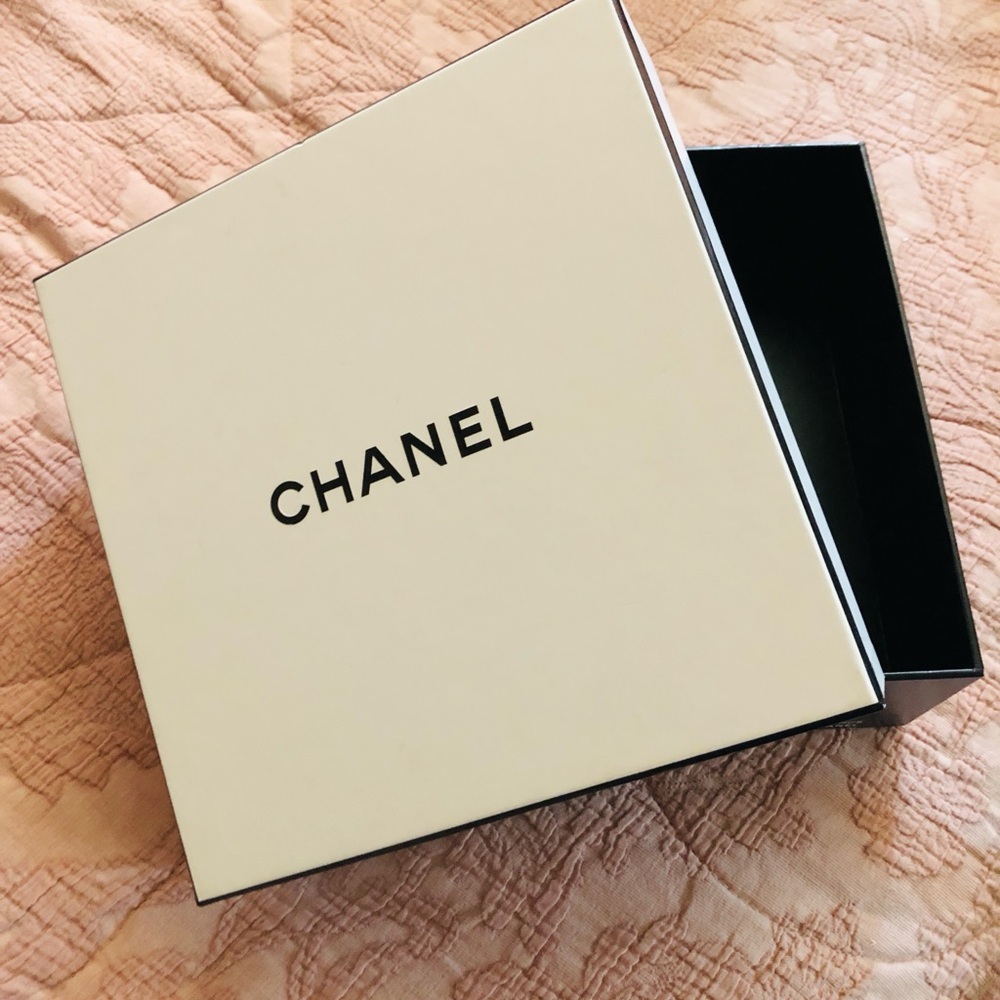 Chanel Signature Box